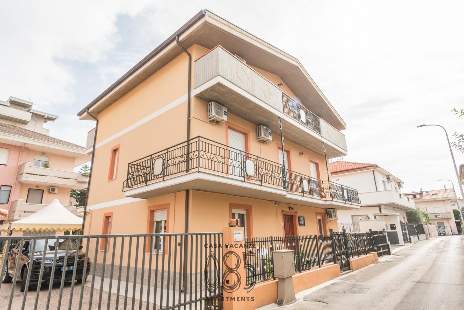 085 Apartments Монтесильвано Экстерьер фото